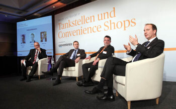 Podiumsdiskussion der Tankstellen v.r. Matthias Pape, Aral; Norbert Kumor,  Westfalen AG, und  Carsten Nolof, Total.