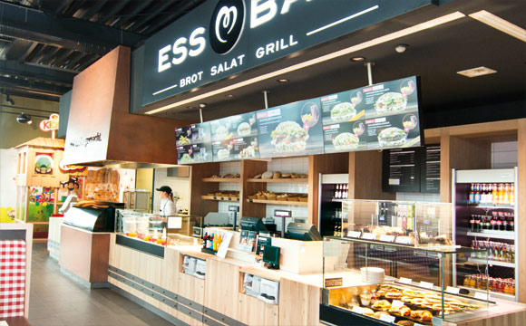 Neue gastronomische Angebote wie die EssBar stoßen laut Tank & Rast bei den Kunden auf sehr positive Resonanz.